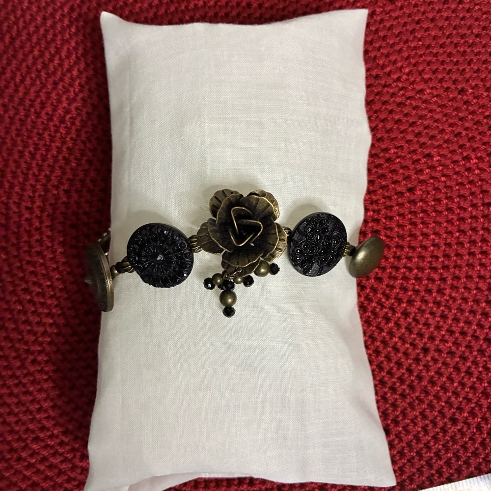 Vintage Style Black and Bronze Bracelet